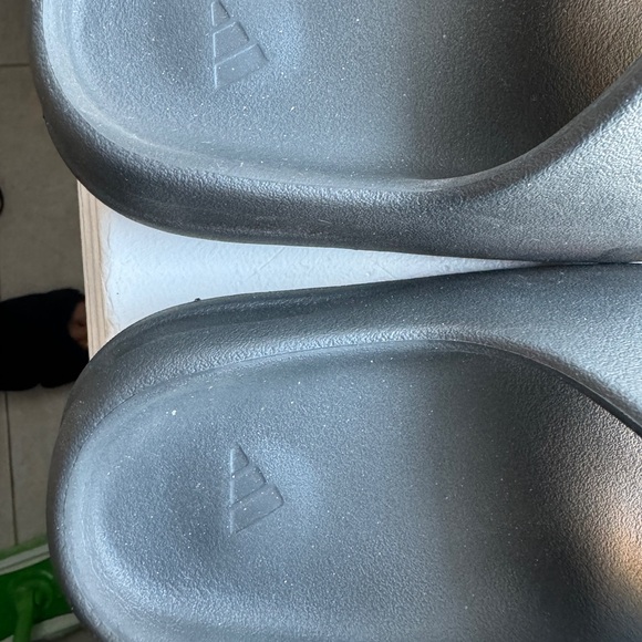 Authentic Yeezy - Picture 5 of 10